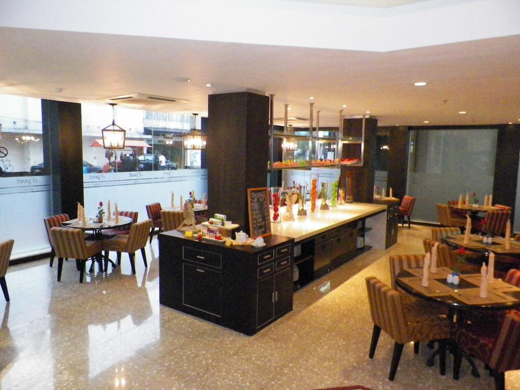 D'Best Hotel Pasar Baru Bandung Esterno foto